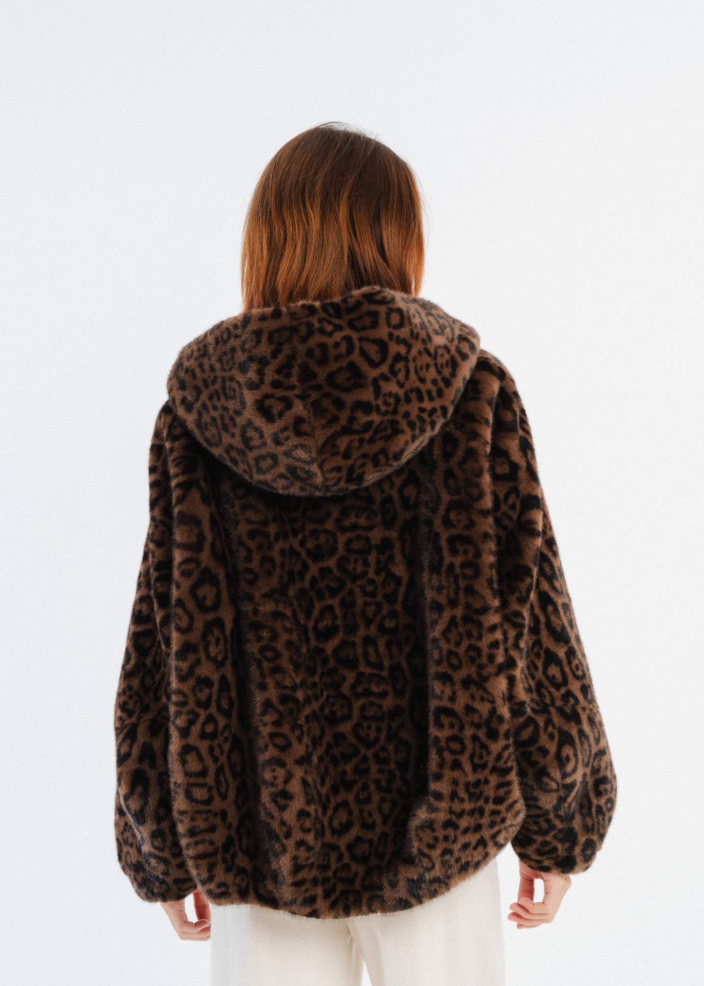 Manteau court à capuche en fausse fourrure léopard: Leopard / Taille unique