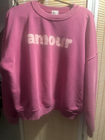 Titre : Sweat oversize “Amour”