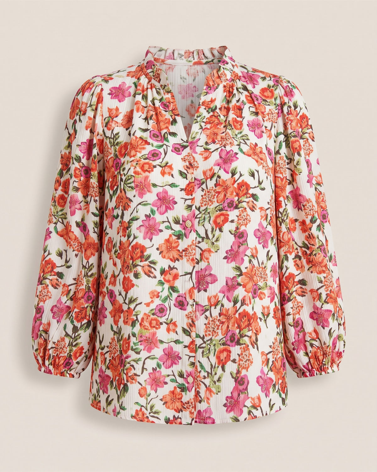 Blouse florale fuchsia à col volanté et manches bouffantes, vue de face sur fond pierre