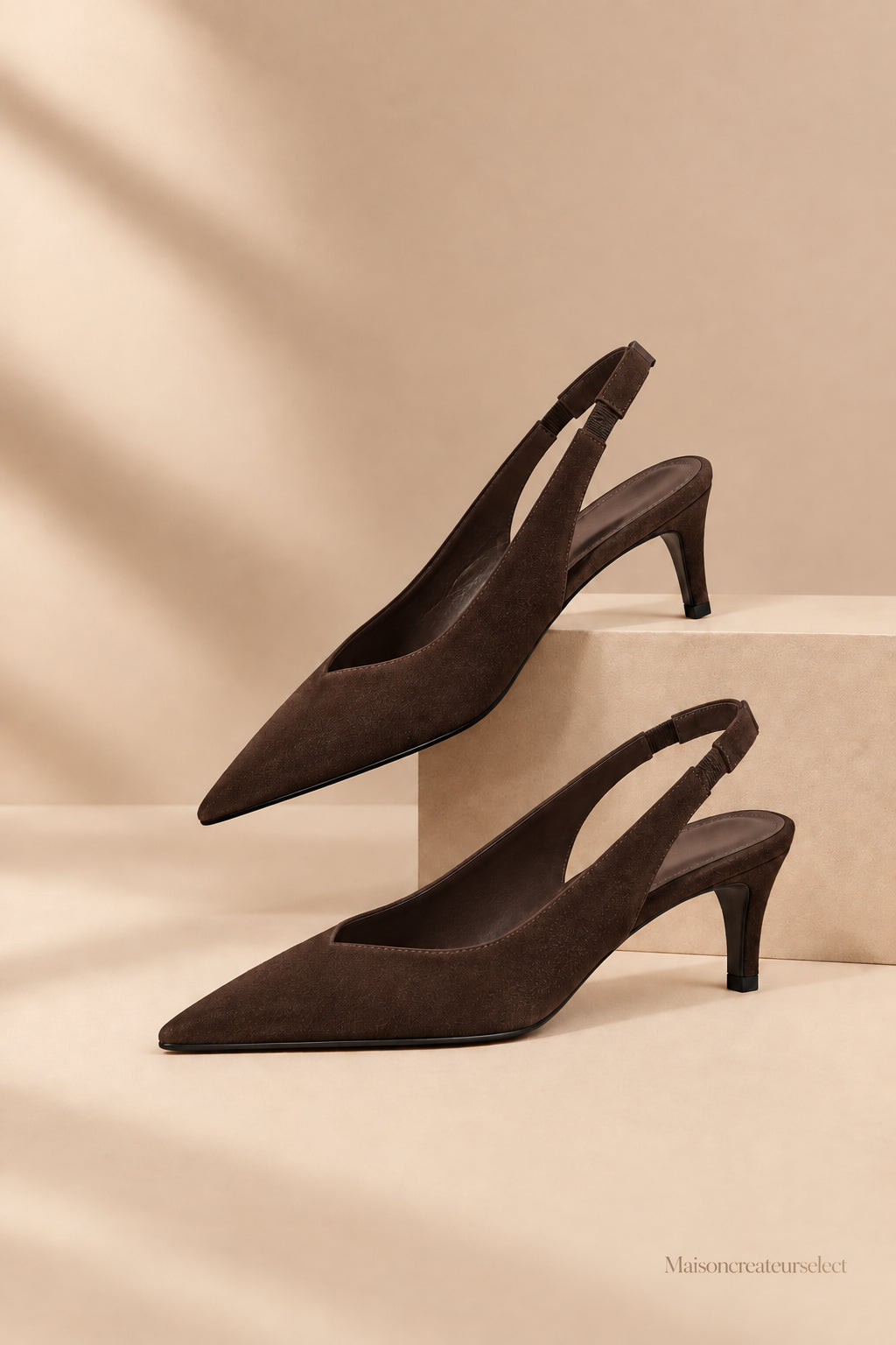 Escarpins slingback Alma en suédine marron, petit talon de 6,5 cm