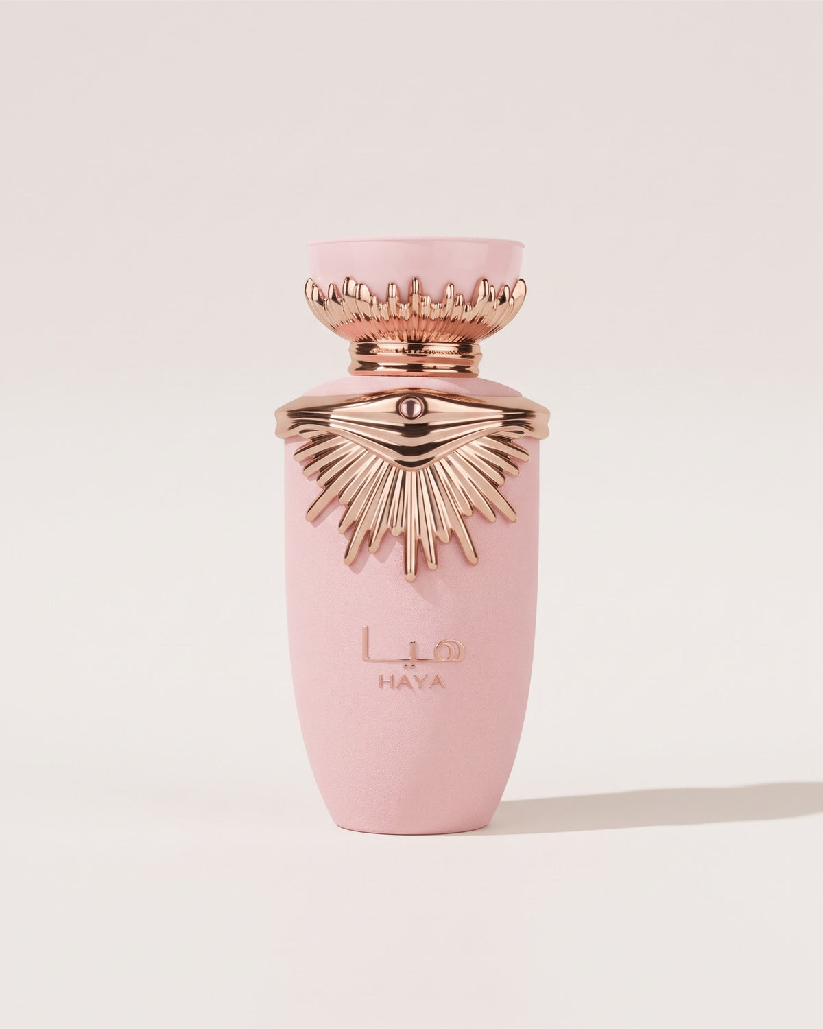 Eau de parfum Haya de Lattafa, flacon rose poudré à ornement doré