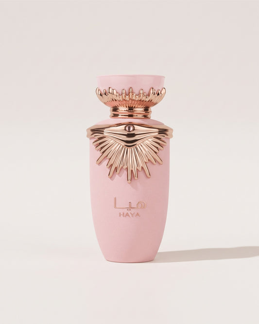 Eau de parfum Haya de Lattafa, flacon rose poudré à ornement doré