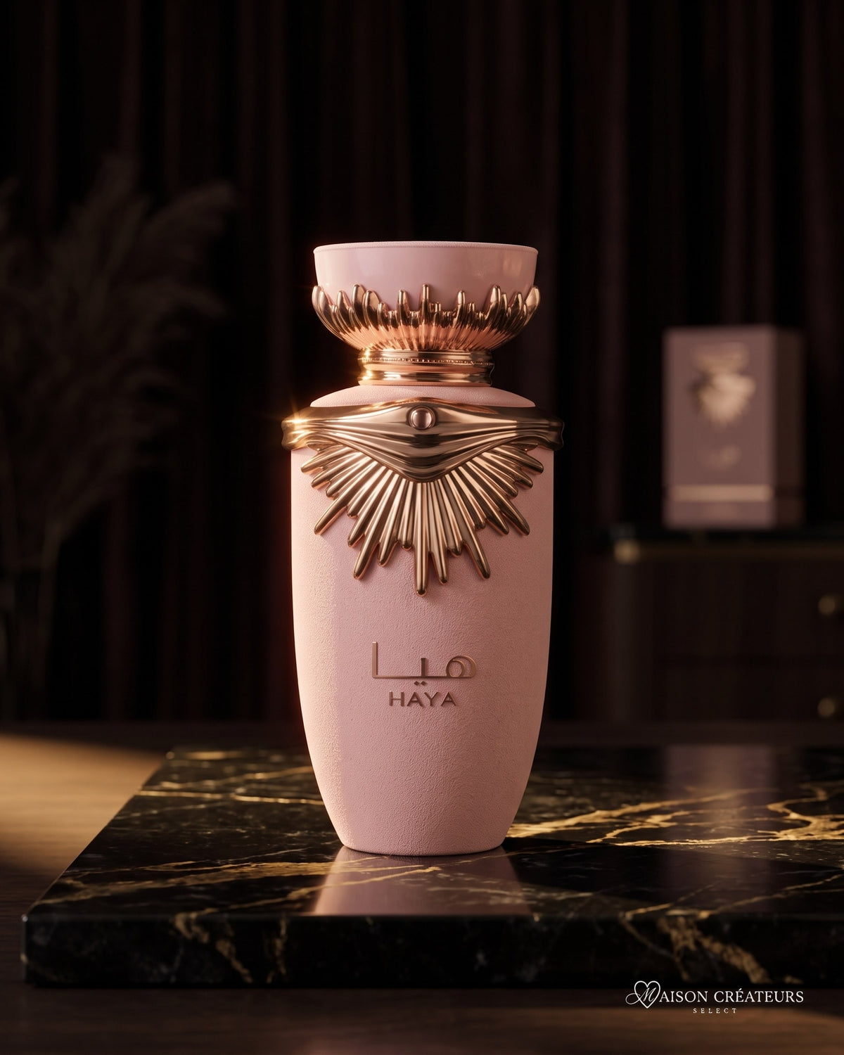 Parfum Haya Lattafa sur marbre noir veiné d'or