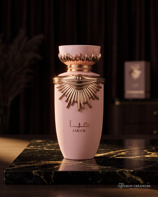 Parfum Haya Lattafa sur marbre noir veiné d'or