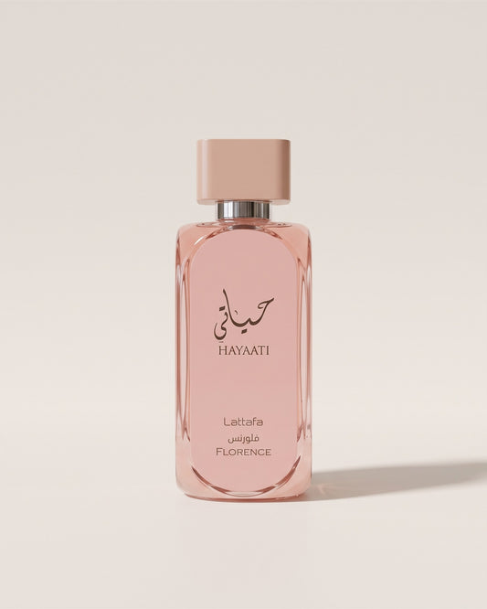 Eau de parfum Hayaati Florence de Lattafa, flacon rose à bouchon beige rosé