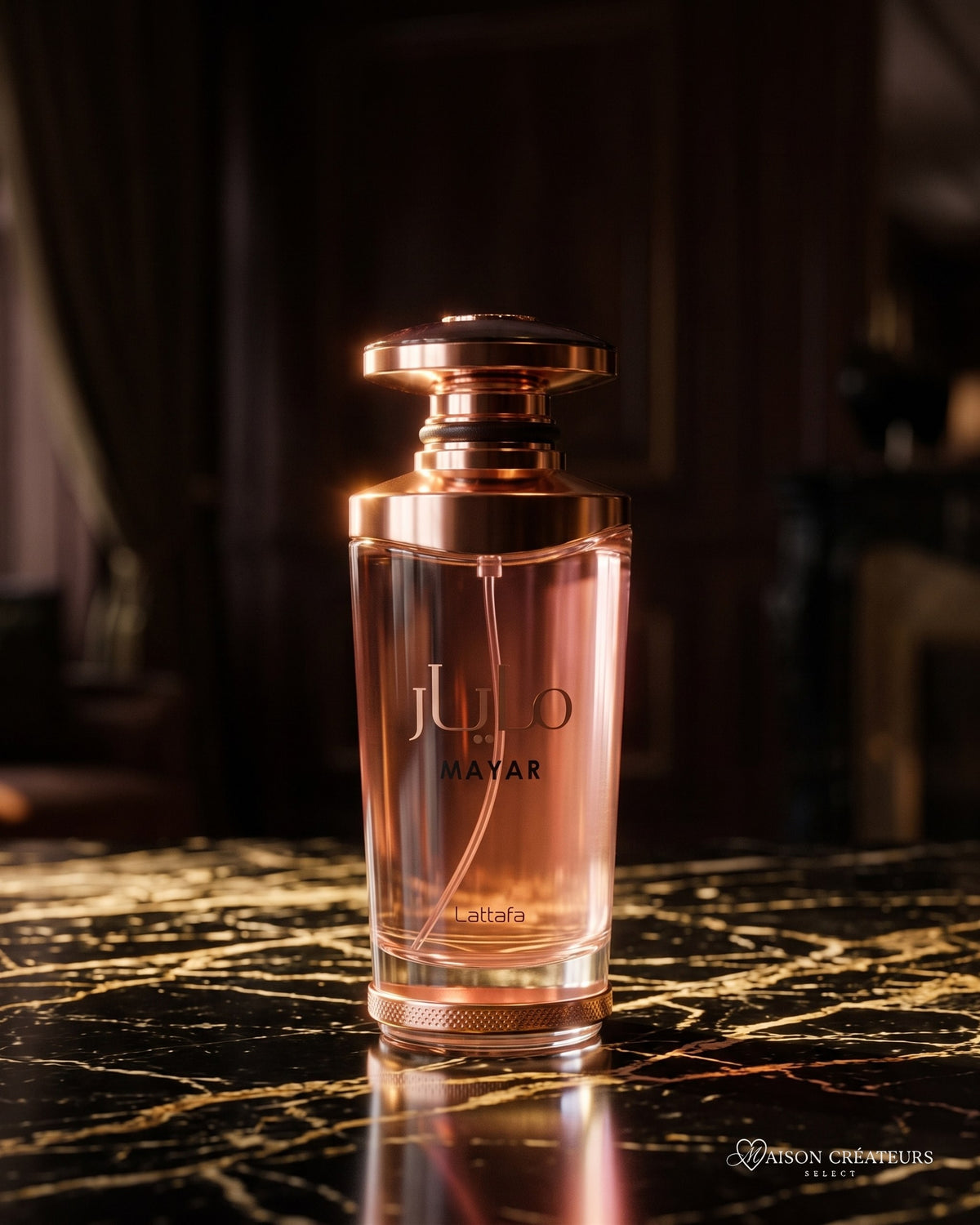 Parfum Mayar Lattafa sur marbre noir veiné d'or