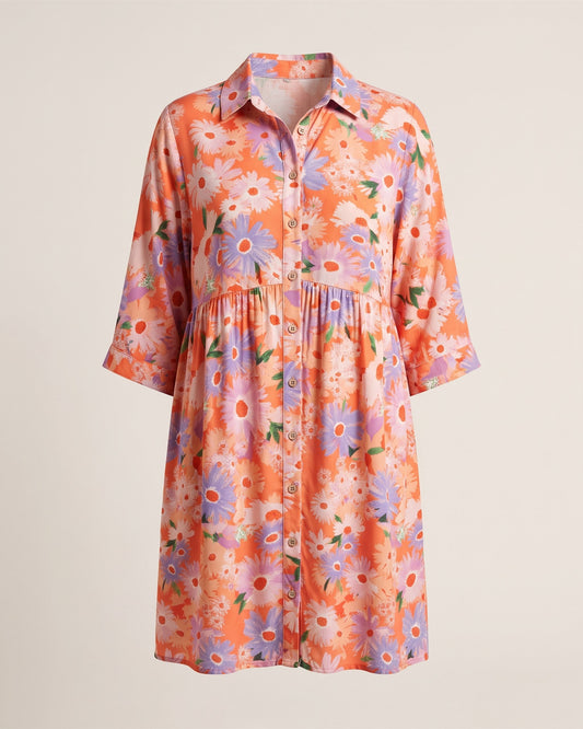 Robe chemise courte Soléa à imprimé fleurs orange, vue de face sur fond pierre
