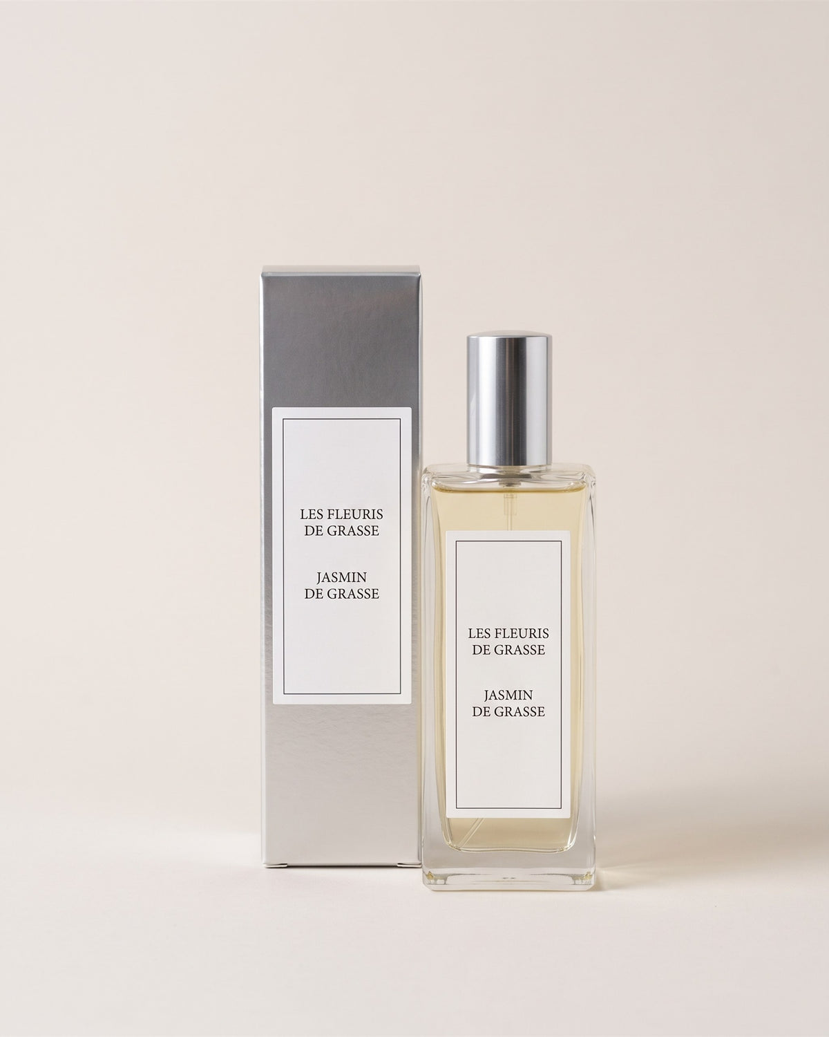 Vaporisateur d ambiance 100 ml Jasmin de Grasse avec son étui, vue de face sur fond pierre
